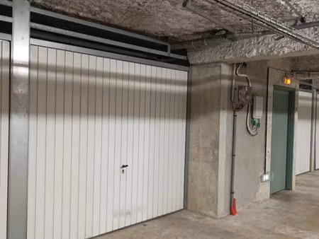 box sécurisé au 1er sous sol d'une résidence des années 2000