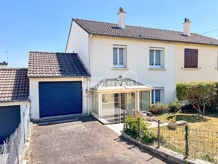 maison familiale avec vue dégagée et terrasse à condé-en-normandie
