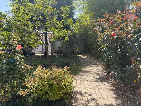 maison familiale de 245 m² avec jardin  garage double et stationnements