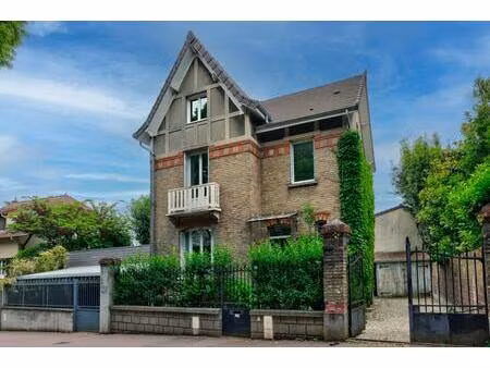 maison - 176 m² - 6 pièces