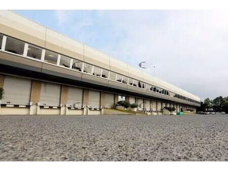 location entrepôt buc 78530 1395m²
