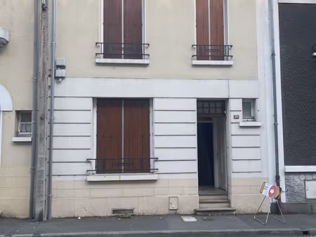 rue de l'arche  agréable maison de ville avec garage