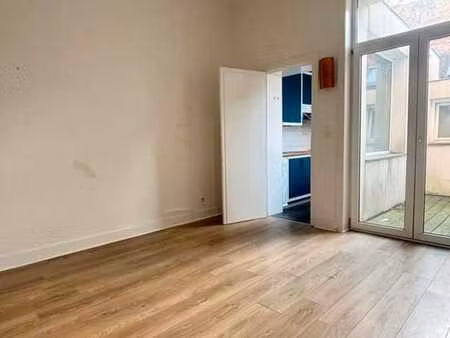 rdc - commerce + logement (permis pour un logement)