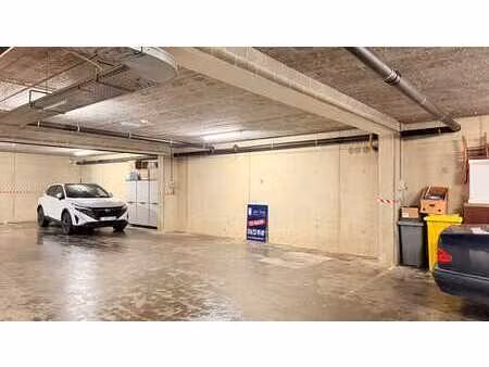 2 staanplaatsen beschikbaar: veilig parkeren aan scherpe ...