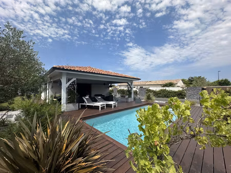 a vendre maison de plain-pied 125m2 avec terrasse et piscine
