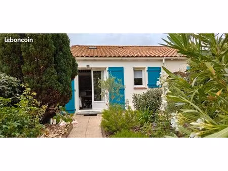 maison de vacances 2 pièces avec mezzanine et jardin dans résidence avec piscine en bord d