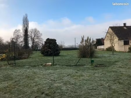 terrain 580 m² montry