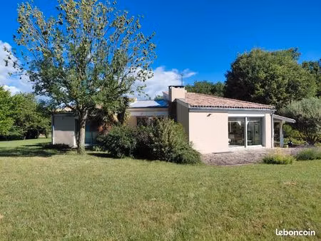 rare maison d'architecte au calme de 165 m2 sur terrain de 3565 m2