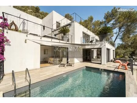villa 10 pièces 372 m²