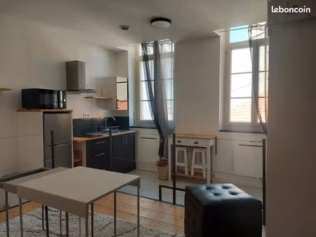 studio cosy avec eau - électricité   toutes charges incluses