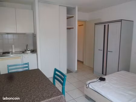 lumineux studio avec balcon et parking