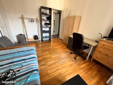 chambre spacieuse étudiant.e ou stagiaire