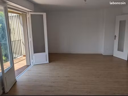 à louer – appartement f4 traversant de 89 m² avec balcon et terrasse