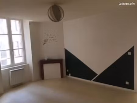 appartement t1 de 55m² lumineux  au pied du château de bourganeuf