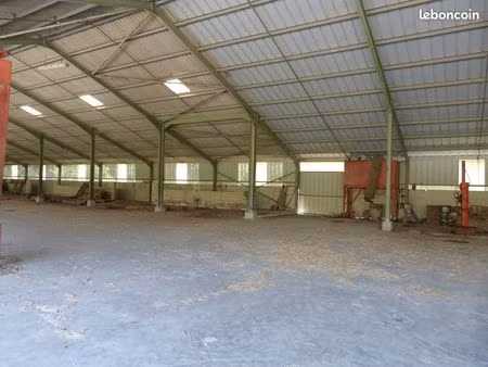 bâtiment agricole à louer en vu dépôt de camping car