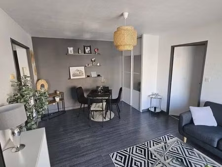 appt t2 +terrasse+parking