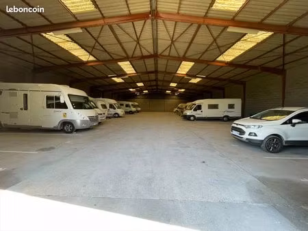 parking à l’année dans hangar fermé