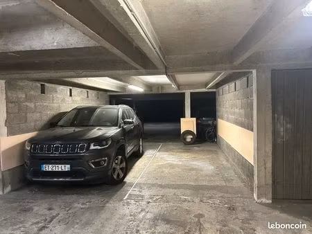 place de parking couvert rdc