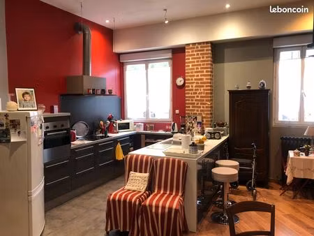 appartement t2 meublé dans immeuble style art déco