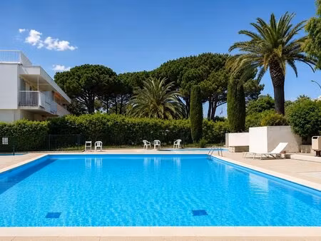 saint-tropez proche  plage t2 40 m²résidence les patios (le cheval blanc - le pilon - la..