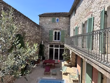 maison de village en pierre