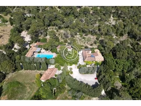 villa saint-rémy-de-provence - 37 chambres - 2629m²