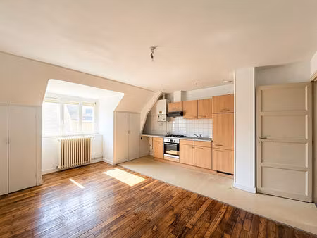 appartement lumineux de type 3 - 2 chambres - 55m² et cave - hennebont centre.