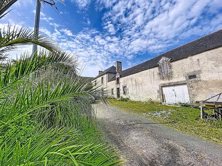 propriété de charme avec dépendances et 4 ha de terrain secteur vannes/golfe du morbihan