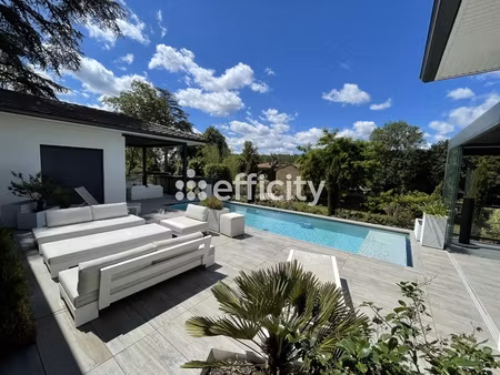 maison 8 pièces - 212 m²