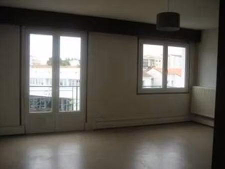 location appartement 3 pièces à royan (17200) : à louer 3 pièces / 57m² royan
