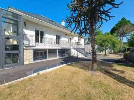 location maison meublé à monts (37260) : à louer meublé / 245m² monts