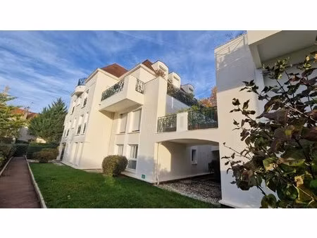f3 - 65m² - centre ville de croissy