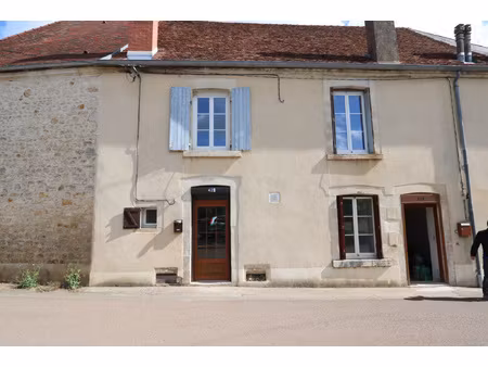 a louer au coeur du village de mesves  grand 2 pièces neuf e