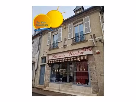 boutique et appartement + grenier + cave