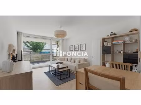 bordeaux chartrons – appartement t3 contemporain rénové  calme & double parking