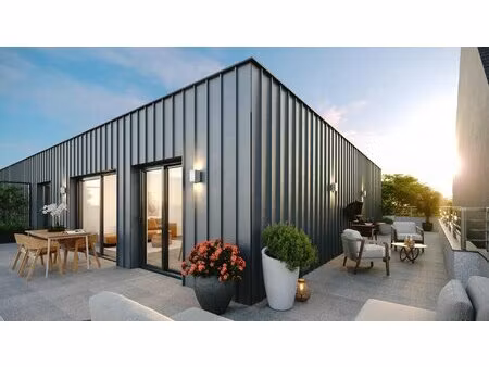 t4 dernier etage traversant avec 75m2 de terrasse et parking
