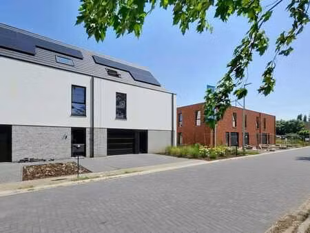 energiezuinige halfopen woning met garage en 3 tot 5 slpks