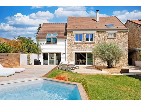 réhabilitation contemporaine d'une ancienne grange au coeur du village de moisenay
