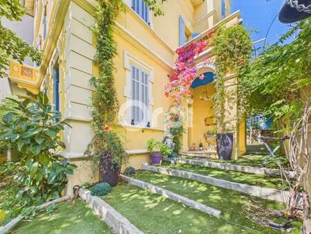 grasse  maison de parfumeur sur 3 niveaux avec jardin et garage pour 7 à 8 voitures