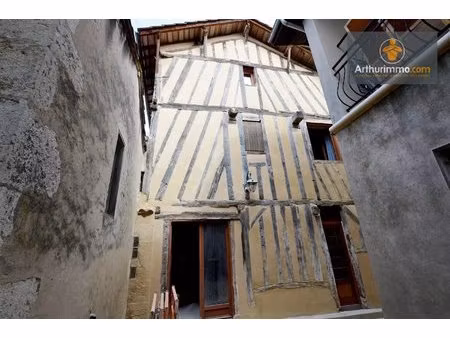 maison en pierre au cœur du village