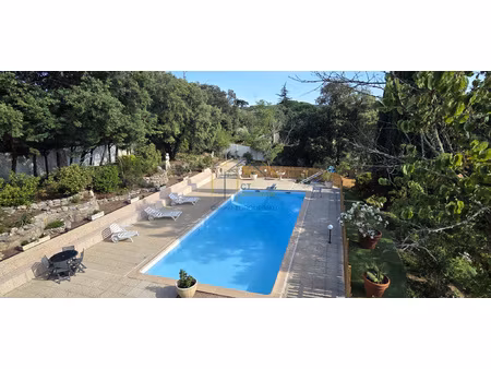 villa traditionnelle de 10 pièces sur 2100m2 de terrain avec