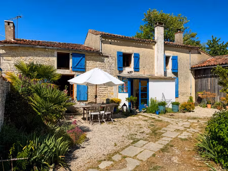 maison de charme de 104 m2 avec jardin arboré et dépendances
