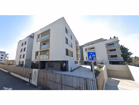 appartement 3 pièces 65m²  copropriété récente.