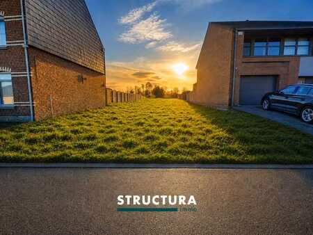 terrain d’exception de 16a53ca pour une élégante maison troi