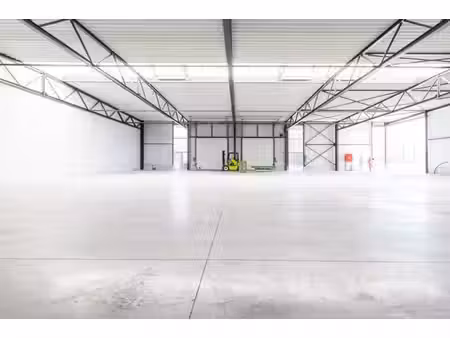 entrepôt pme 348 m² avec parking | zoning achêne | casco
