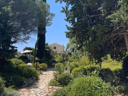 propriété 5 pièces 112 m²