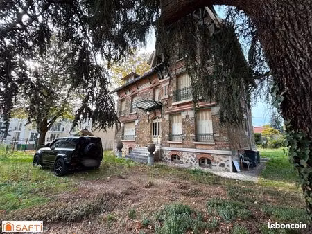 maison 27 pièces 320 m²