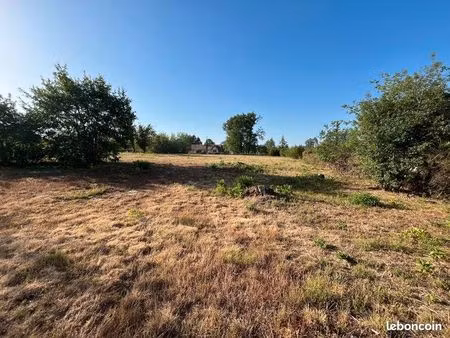 terrain 616 m² souesmes