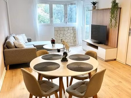 appartement très bien meublée pour 2 dans appartement lumineux et spacieux avec véranda  v