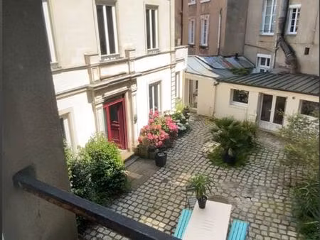 t1bis. quartier graslin- musees. cour intérieure au calme